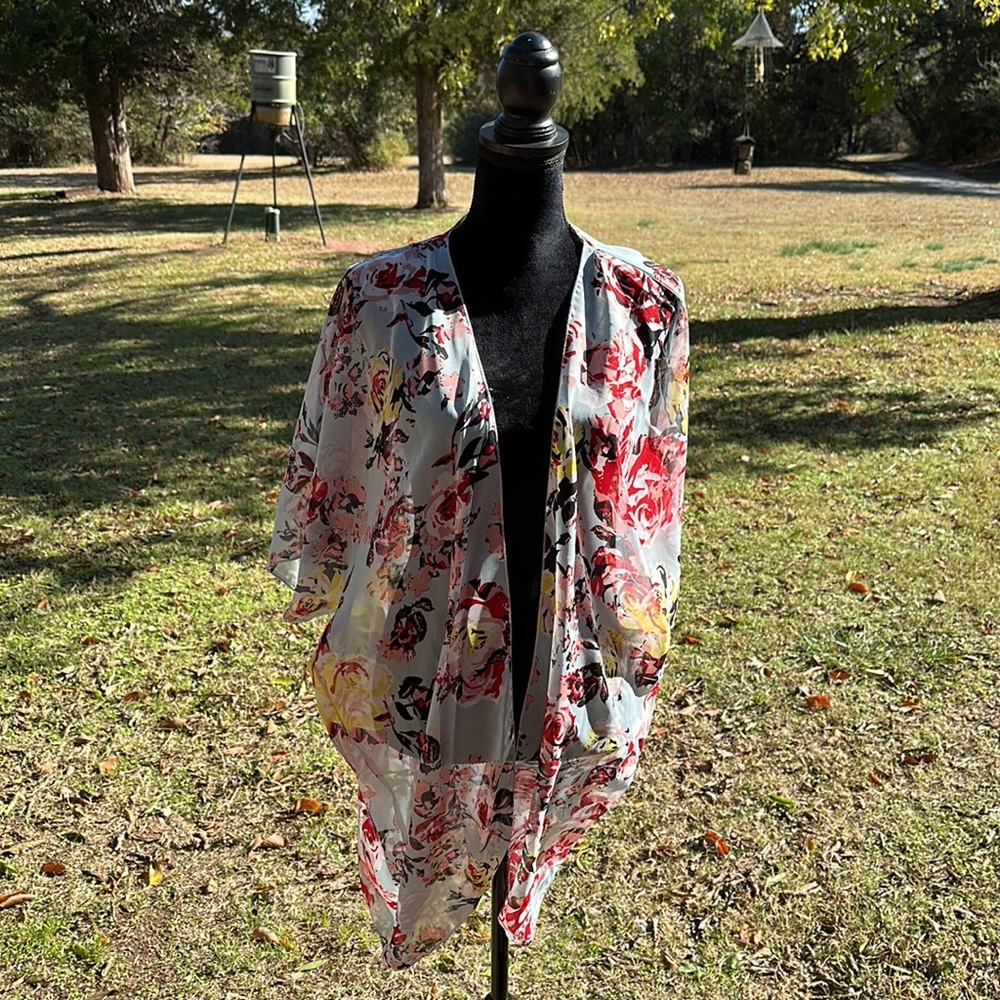 NWT kimono duster jacket sky blue floral 35” long, free size L-XL 60” new topper - Picture 12 of 14